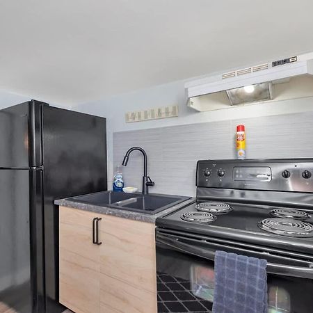 Quaint 1 Bedroom Lower Suite In Victoria, Bc Exterior foto