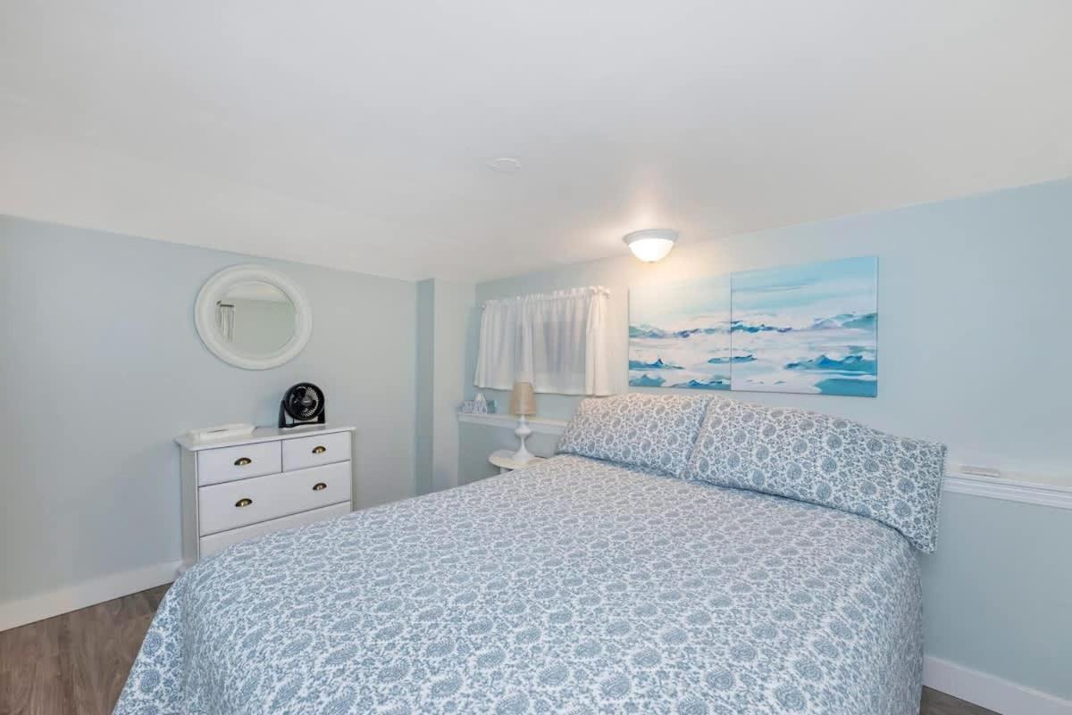 Quaint 1 Bedroom Lower Suite In Victoria, Bc Exterior foto