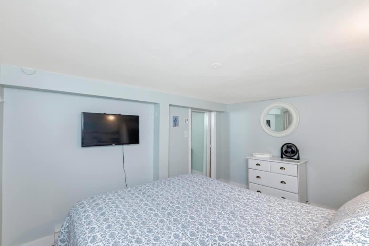 Quaint 1 Bedroom Lower Suite In Victoria, Bc Exterior foto